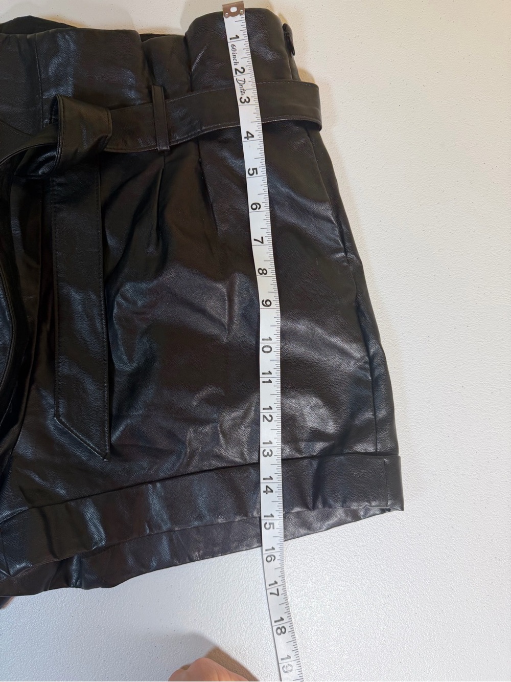 Express Extreme High Rise Faux Leather Paperbag Shorts Black Size 6 NWOT - Picture 7 of 12